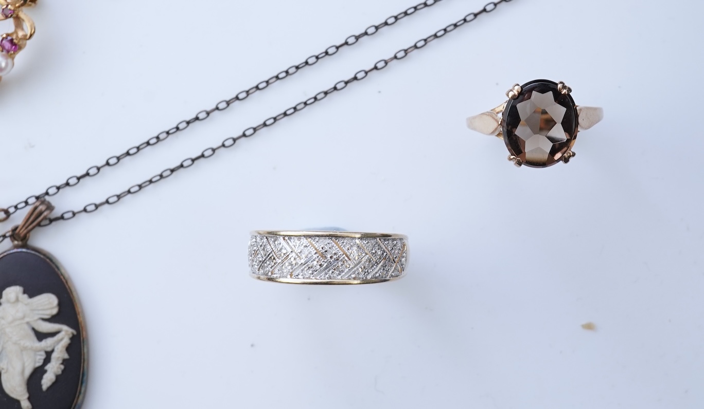 A large collection of jewels